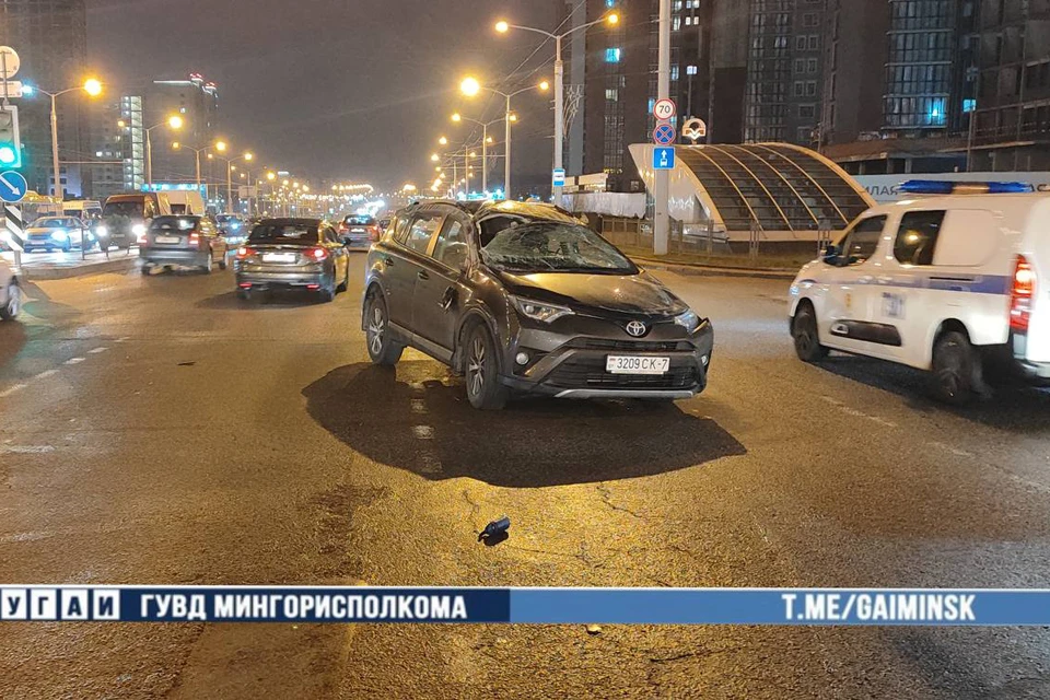 Toyota после ДТП опрокинулась, пролетела на крыше десятки метров и снова встала на колеса. Фото: УГАИ ГУВД Мингорисполкома