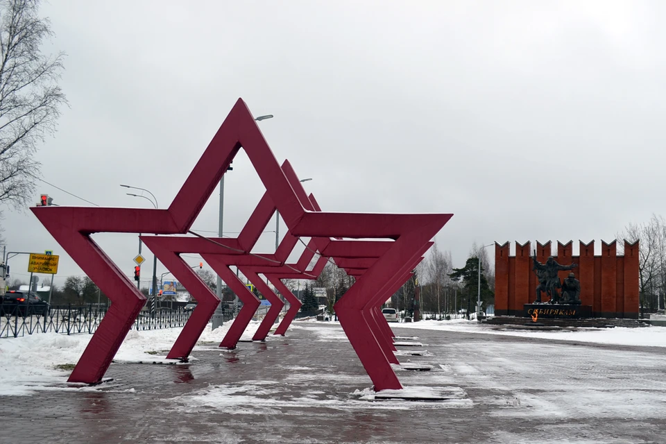 9 мая 1967 года в деревне Ленино, на рубеже, где гвардейцы Белобородова остановили наступление фашистов, открыли мемориал