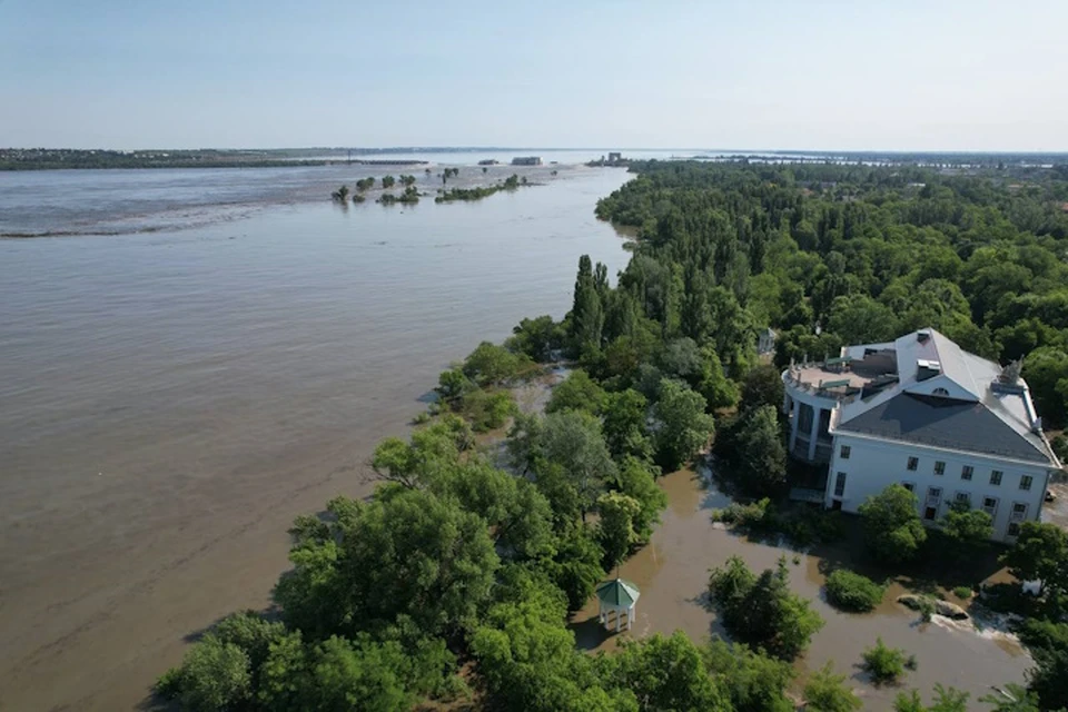 После разрушения ВСУ плотины Каховской ГЭС вода перестала поступать в Крым Фото: Новокаховская администрация