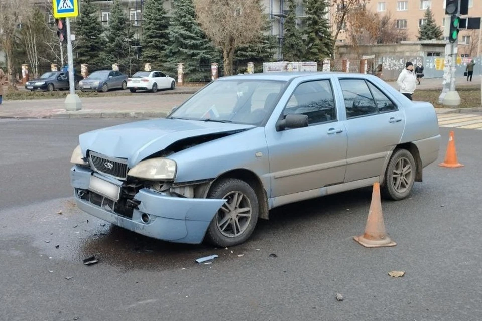 В Приморском районе Мариуполя произошло ДТП с участием двух автомобилей. Фото: МВД по ДНР