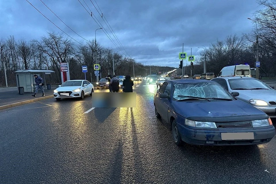 Водитель по проспекту Ильича совершил наезд на двух пешеходов в Донецке. Фото: МВД по ДНР