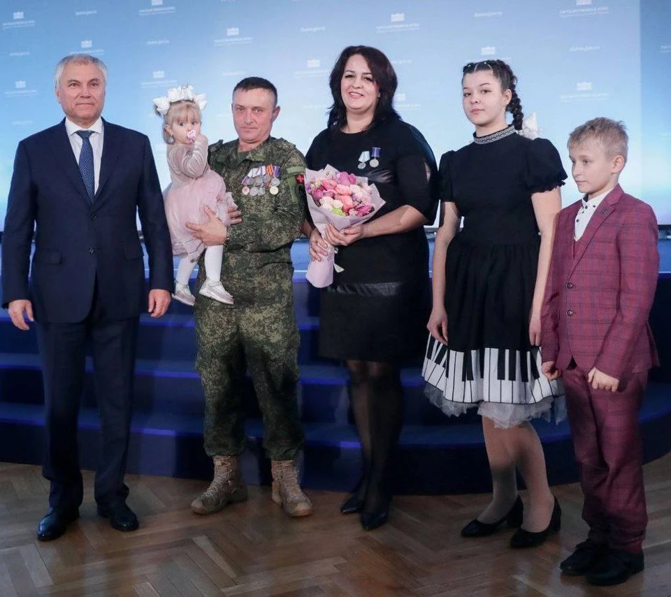 Глава семьи Василий является участником СВО, его супруга Марина – муниципальный депутат. ФОТО: Минтруд ЛНР