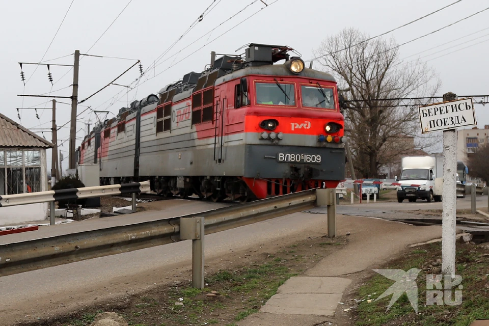Движение транспорта через железнодорожный переезд на улице Военных автомобилистов будет закрыто.