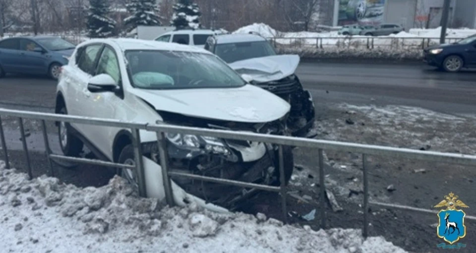 Иномарка столкнулась с автомобилем Toyota RAV4, который ехал по встречке