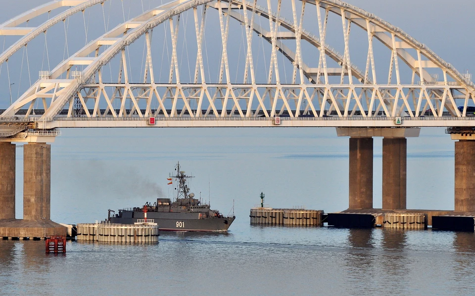 Крымский мост перекрыли днем 4 января