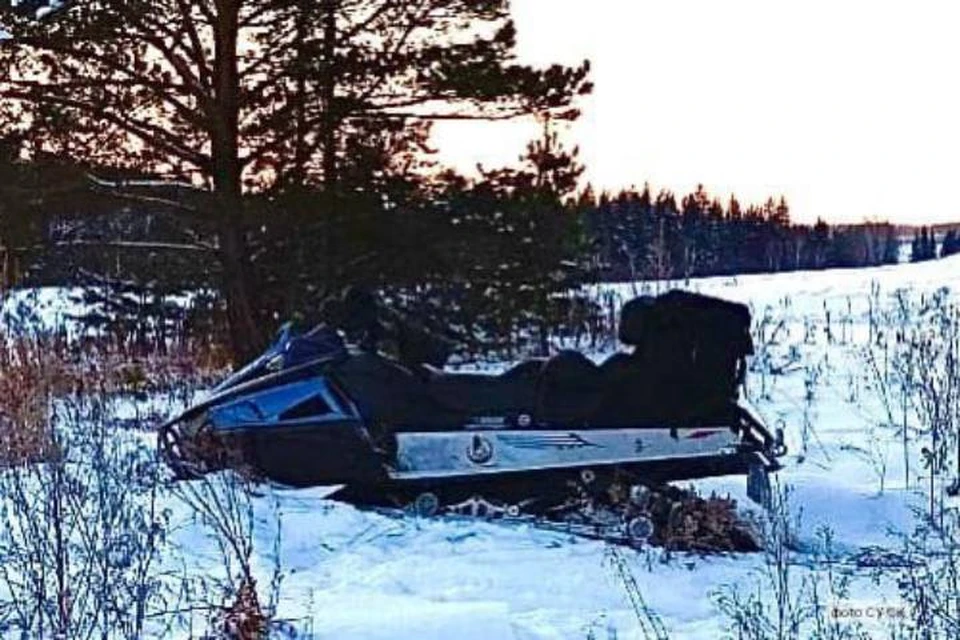 Школьник упал со снегохода и умер в Заларинском районе.