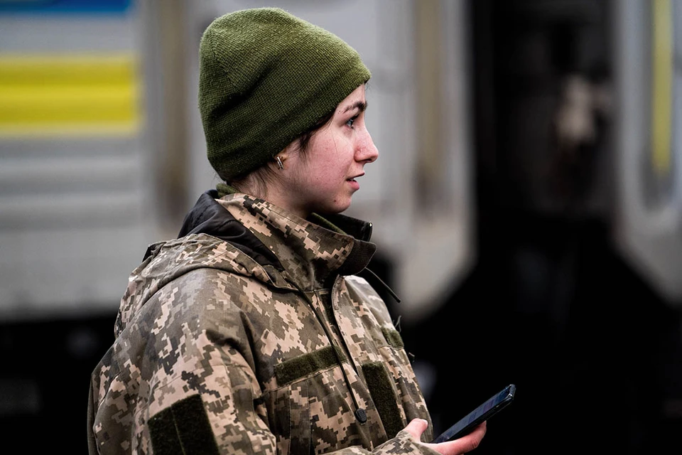 В документе указано, что участие женщин в военной подготовке и их постановка на воинский учет будут лишь на добровольной основе.