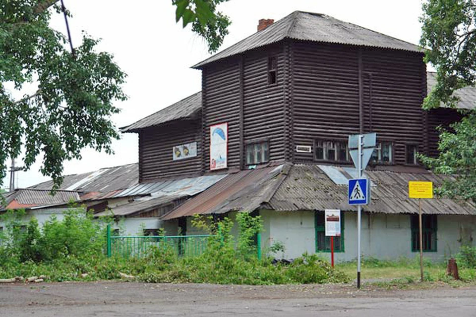 Памятник культуры регионального значения - школу Кемеровского рудника можно выкупить всего за 1 рубль и отремонтировать за свой счет. Фото: Музей-заповедник «Красная горка»