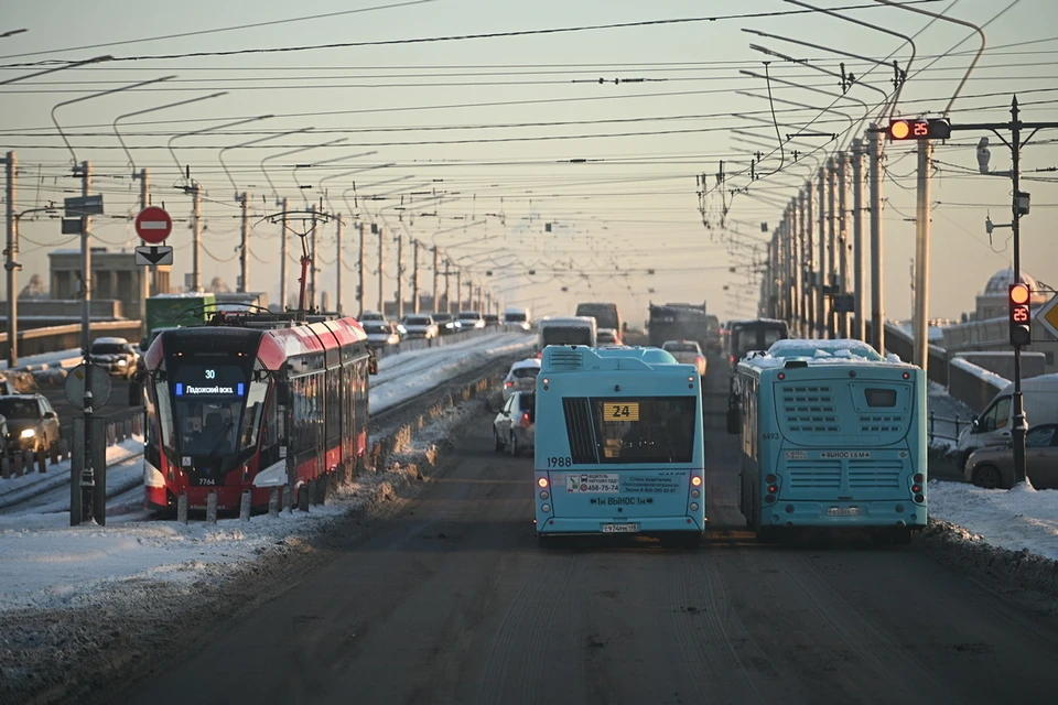 Школьница из Петербурга стала жертвой домогательства в автобусе.