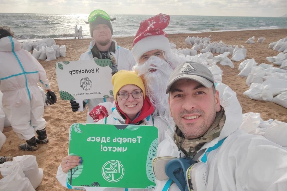 Первые два дня самарчанка ездила на побережье собирать мазут. Предоставлено «Комсомолке».