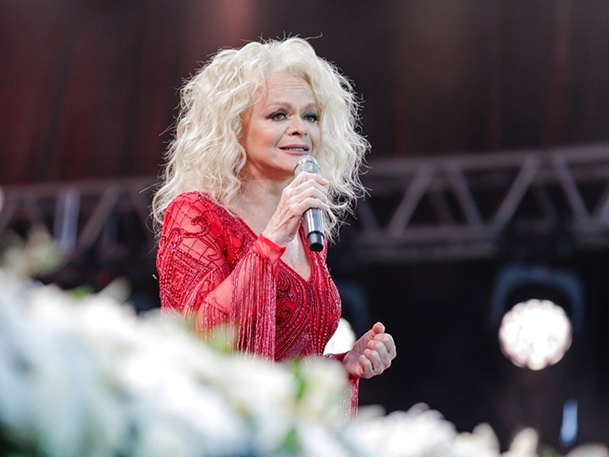 Суд Йошкар-Олы обязал мошенников вернуть Ларисе Долиной 69 миллионов рублей  - KP.RU