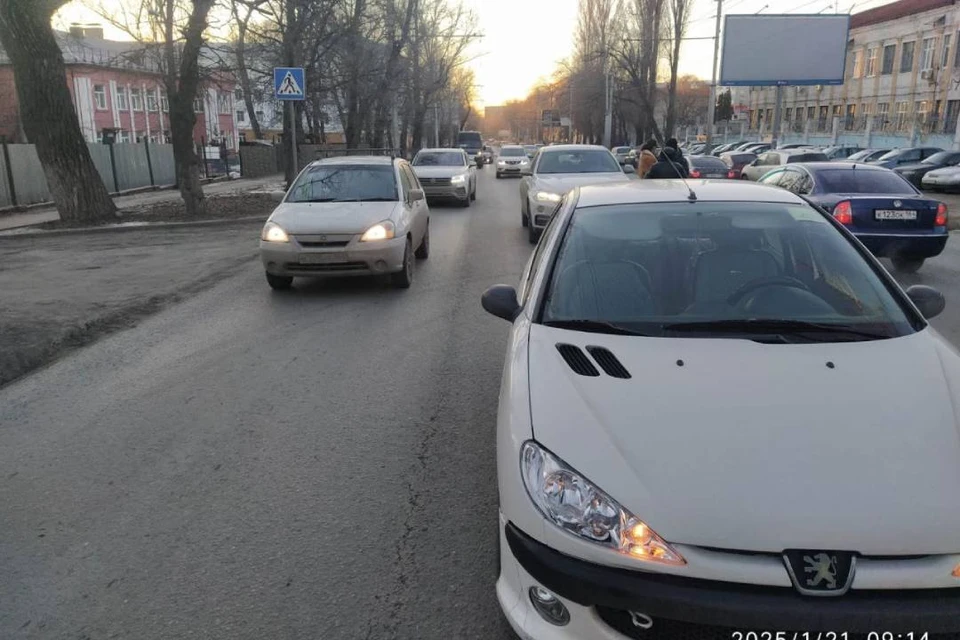 Водитель автомобиля «Пежо» сбил пешехода в Саратове.