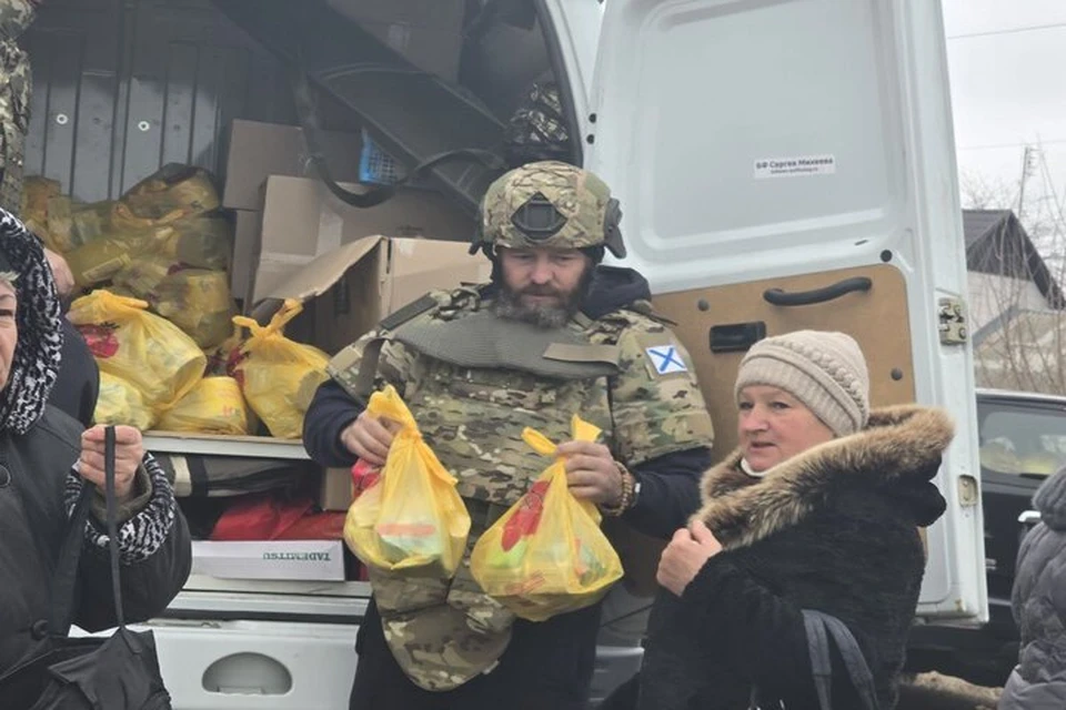 Православные волонтеры на постоянной основе раздают гумпомощь херсонцам. Фото: Специальный гуманитарный центр Крымской митрополии