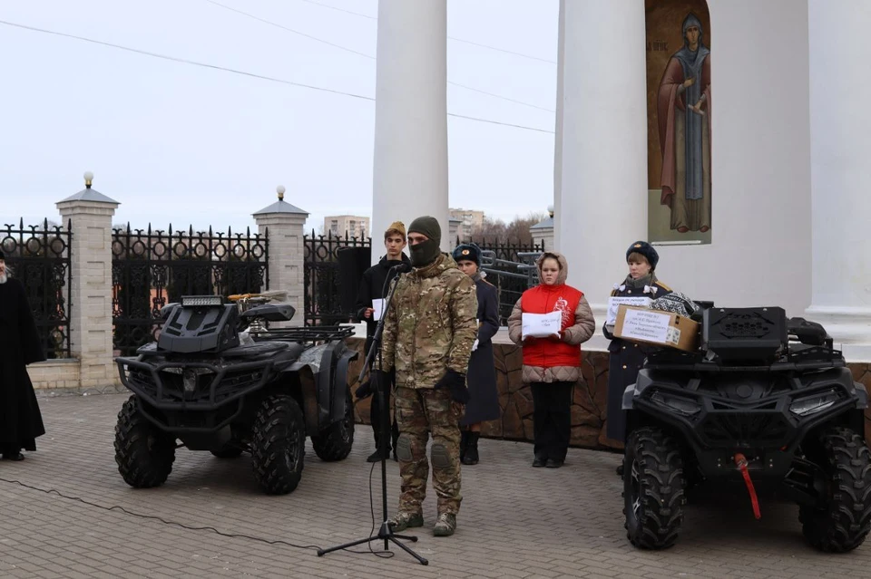 Участник СВО сам приехал за квадроциклами в Ржев и поблагодарил земляков за помощь.