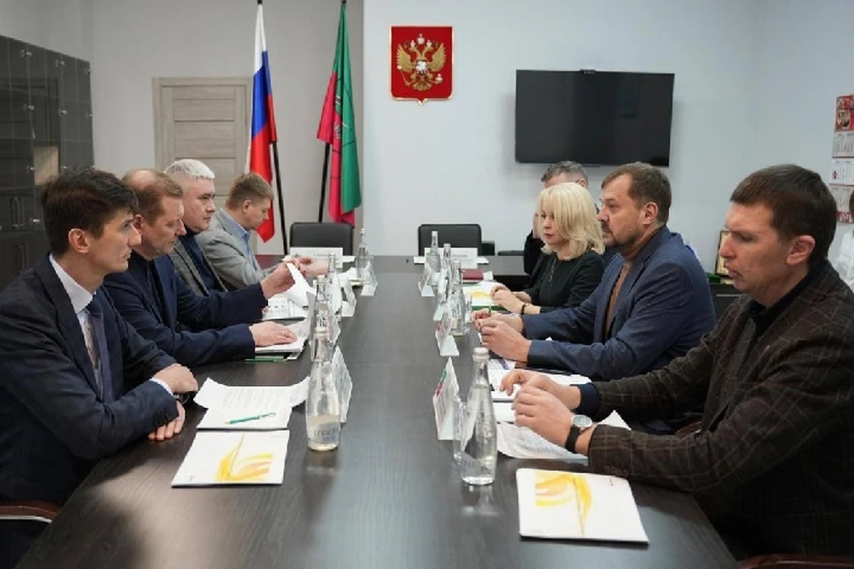 Запорожская область будет сотрудничать с "УАЗ". ФОТО: тг-канал Евгения Балицкого
