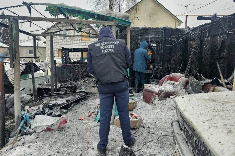 На пожаре погибли две женщины и ребенок. Фото: СУ СКР по Новосибирской области.