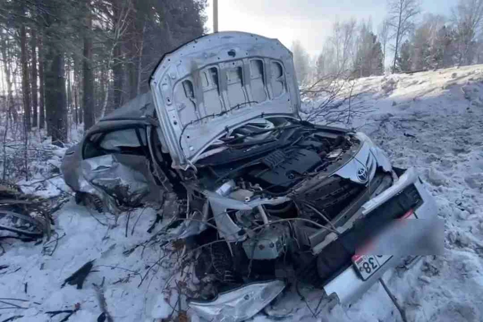 Водитель и пассажир «Тойоты» погибли в аварии под Иркутском. Фото: Госавтоинспекция Иркутской области.