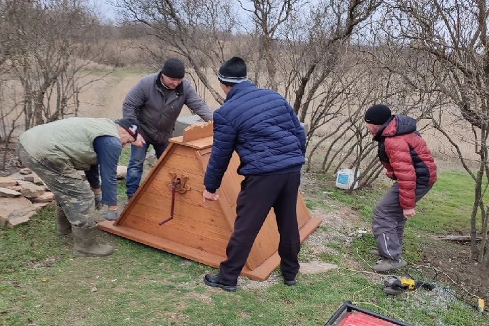 В селе Остриковка Токмакского округа облагородили старый колодец и наводят порядок на общественных пространствах. ФОТО: администрация Токмакского МО