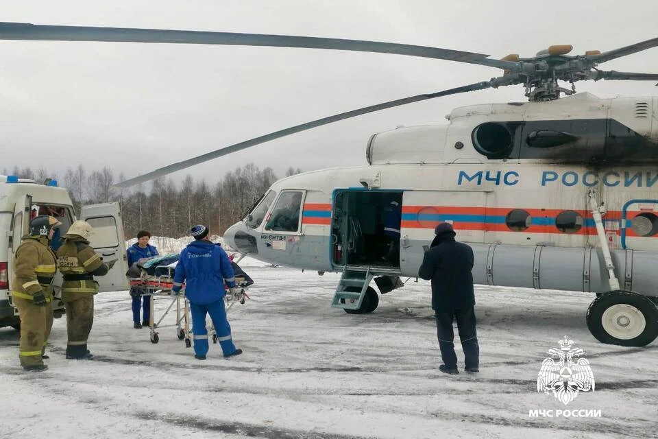 Вертолет МЧС совершает санитарный рейс. Фото: МЧС Тверской области