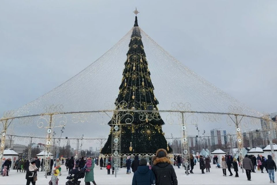 В этом году ледовый городок "Лукоморье" был посвящен пермскому гостеприимству.