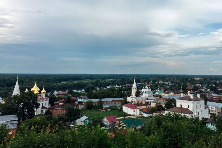 Стрелка в Ярославле: здесь был заложен город, а теперь разбит живописный парк