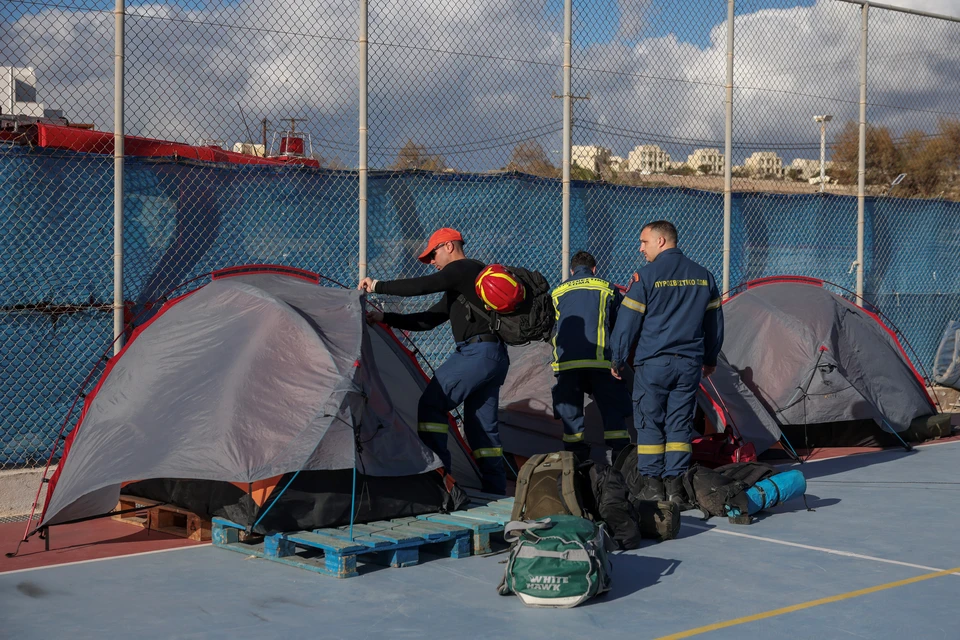 Землетрясения в 25 км от острова Санторини усиливаются, что угрожает жителям Турции