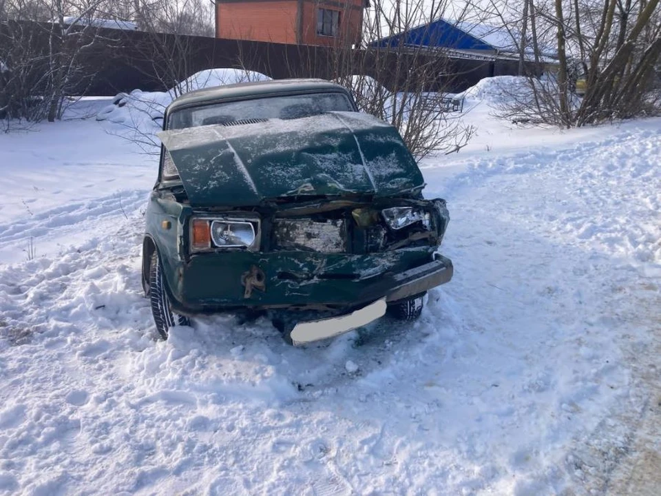 В результате дорожной аварии водителя ВАЗ-2107 с травмами госпитализировали. Фото управления Госавтоинспекции по Липецкой области.