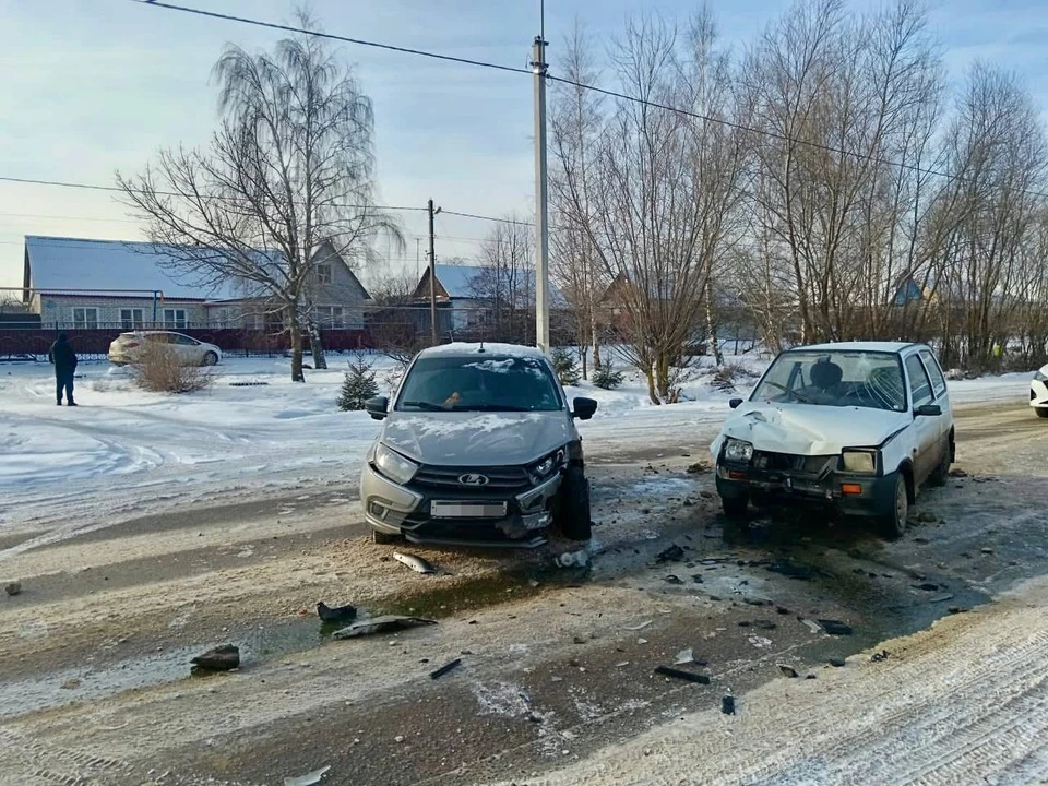 В ДТП пострадали трое детей.