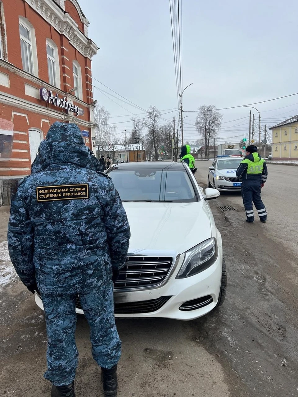 мужчина скрывался от приставов