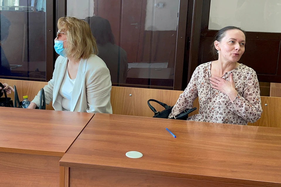 Наталья Котова получила 14 лет колонии, а пенсионерка Надежда Еременко (в маске) - 6 лет