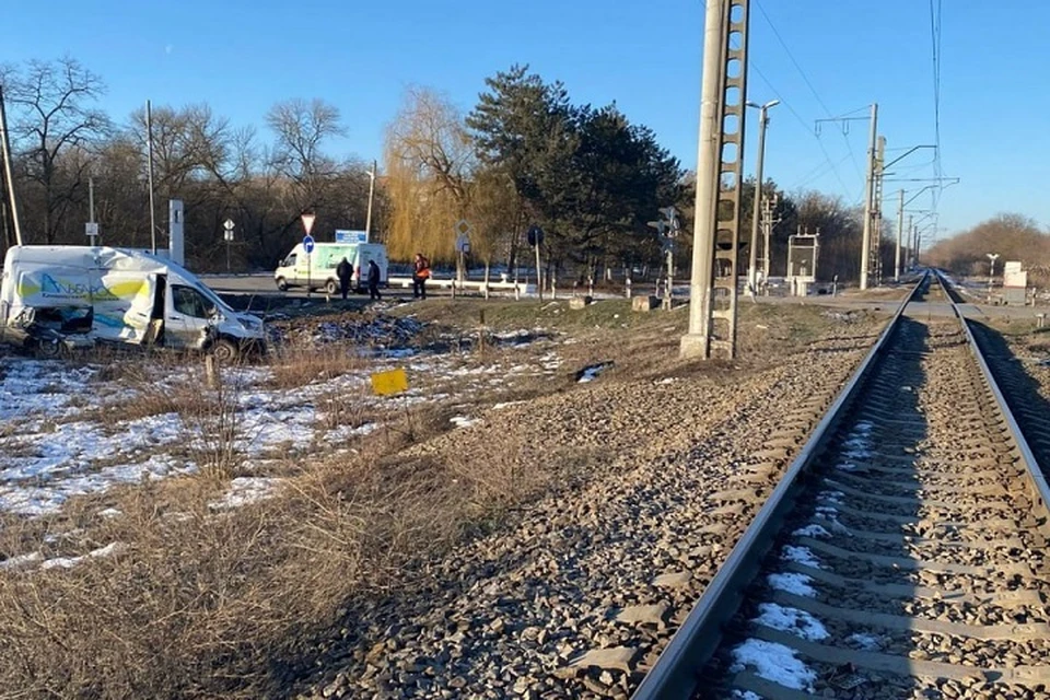 Автомобиль получил механические повреждения. Фото: сайт Южной транспортной прокуратуры