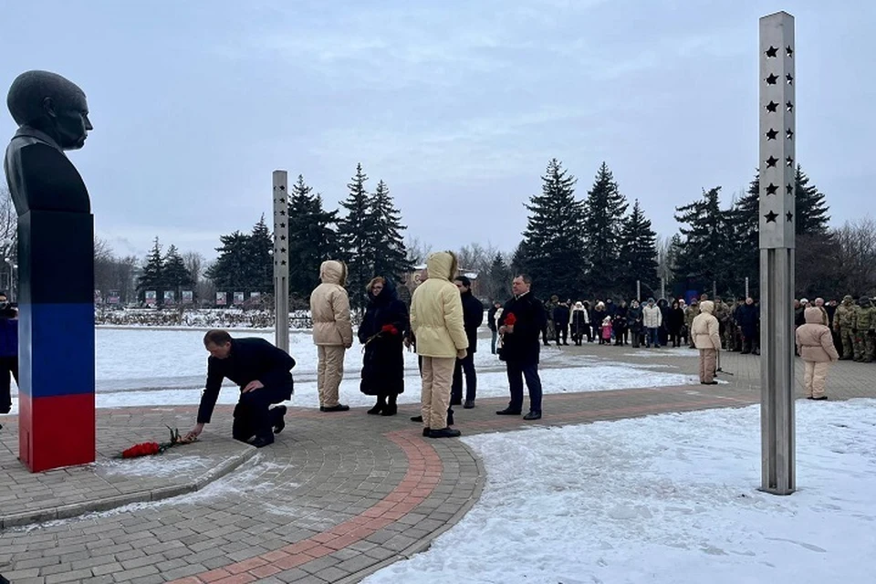 В Шахтерске почтили память первого Главы ДНР Александра Захарченко. Фото: Администрация города Шахтерска