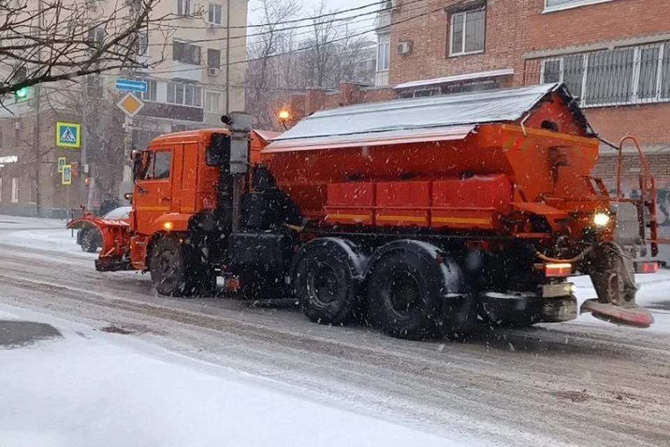 В ночь на 25 февраля снег в Ростове будут убирать 138 единиц спецтехники.