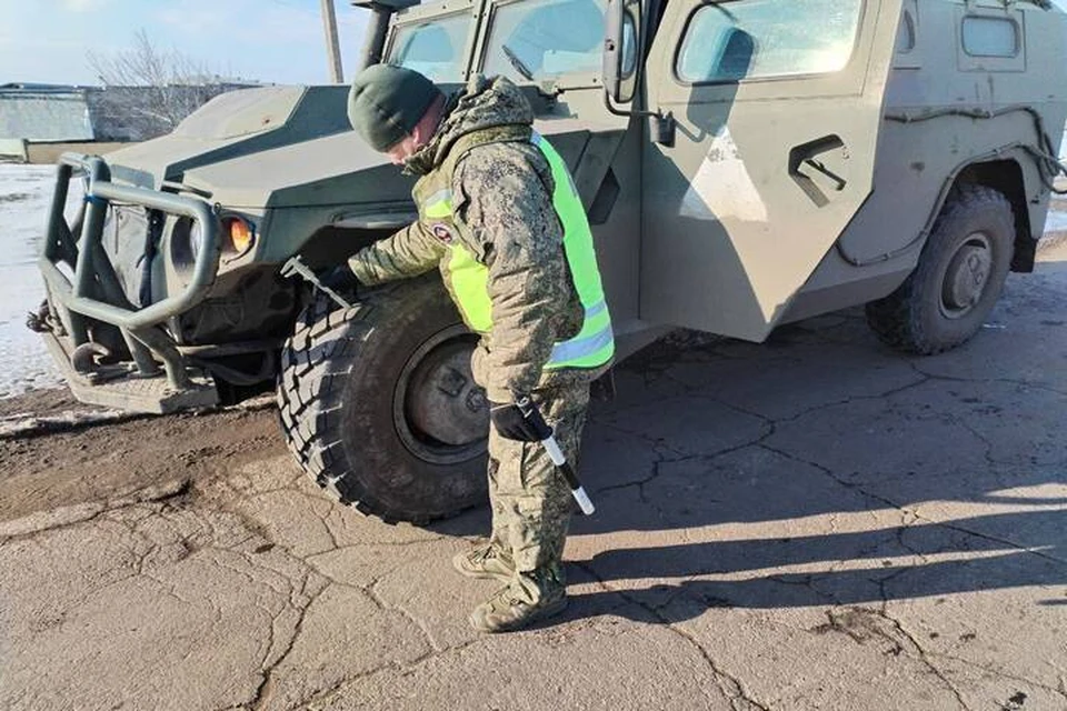 Проверки шин - одна из обязанностей военной автоинспекции. Фото: ВАИ Южного военного округа