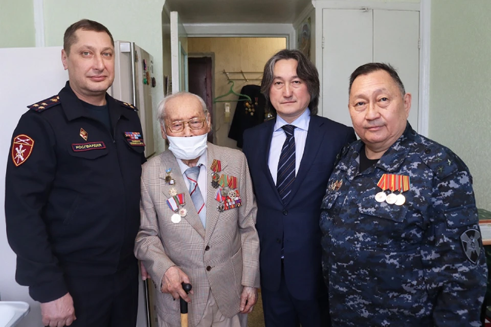 Ветерану также вручили юбилейную медаль «80 лет Победы»