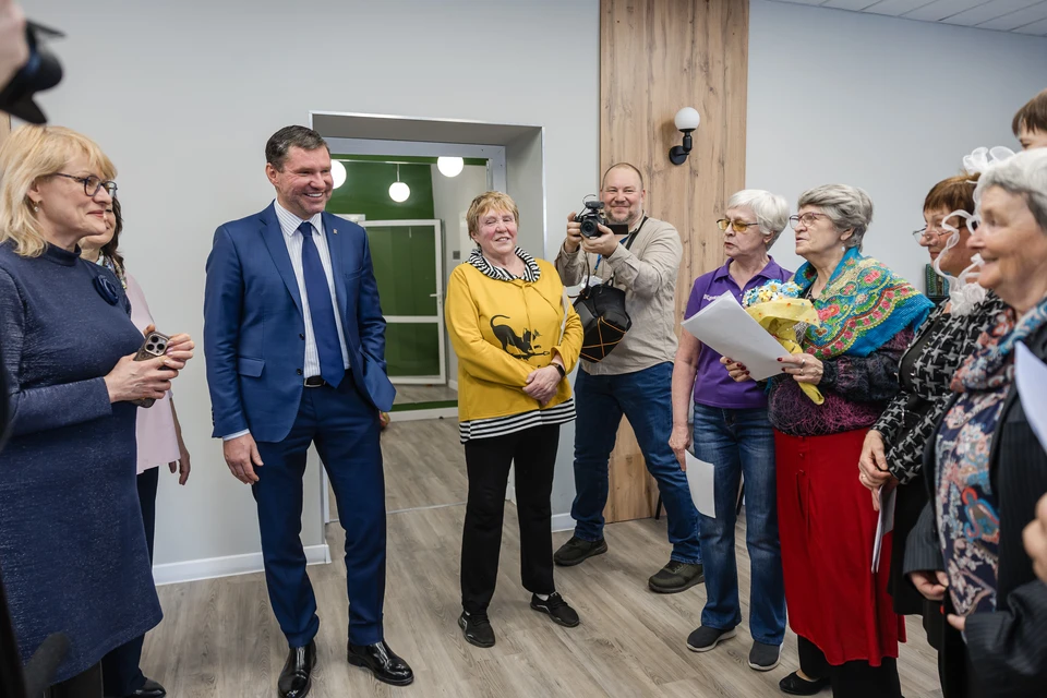 Сейчас женщины в центре долголетия готовятся к 8 марта.