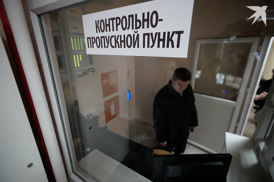 Оформление пропусков для россиян занимает 15 рабочих дней, для иностранных граждан и лиц без гражданства - 30 рабочих дней.