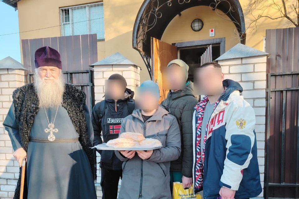 Наркозависимых угостили блинами. Фото: Тверская епархия