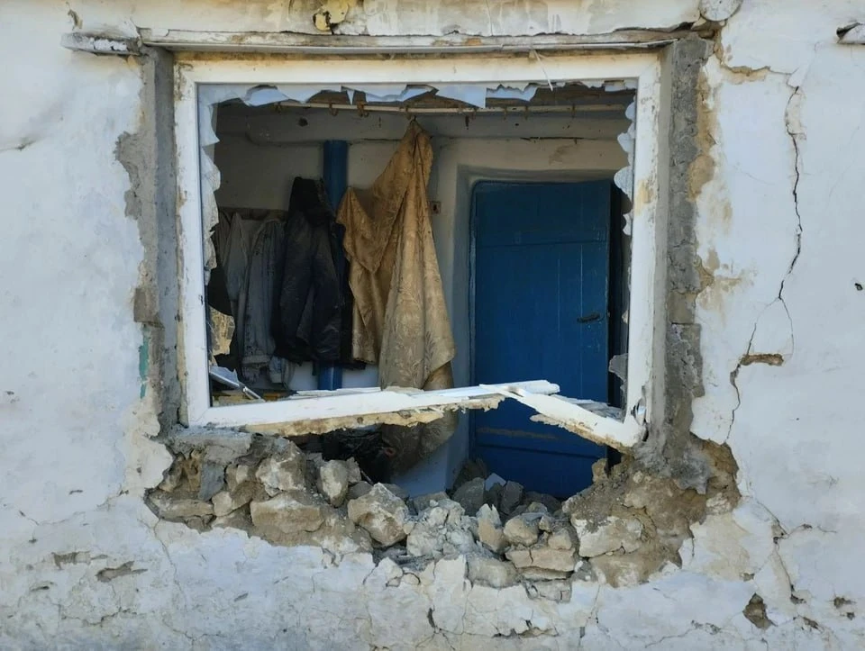 Боевики обстреливают мирные объекты. ФОТО: Администрация Горностаевского округа.