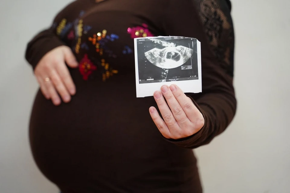 Записаться на учет можно в женскую консультацию по месту жительства или прописки