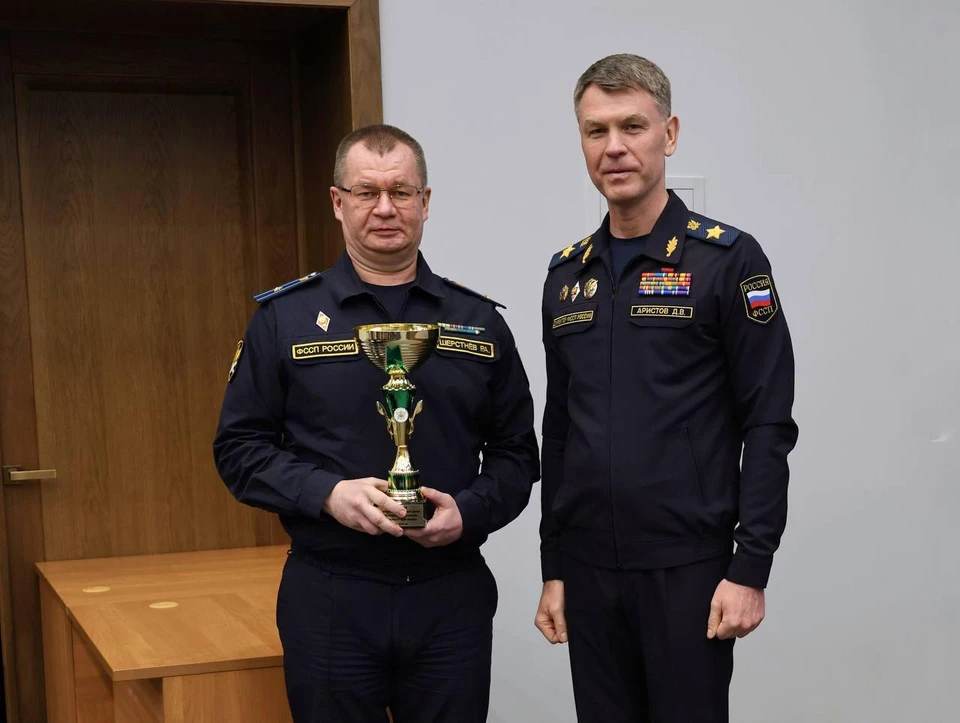 Директор ФССП России, генерал внутренней службы Дмитрий Аристов лично поздравил главного судебного пристава Оренбуржья Руслана Шерстнёва. Фото: ФССП России