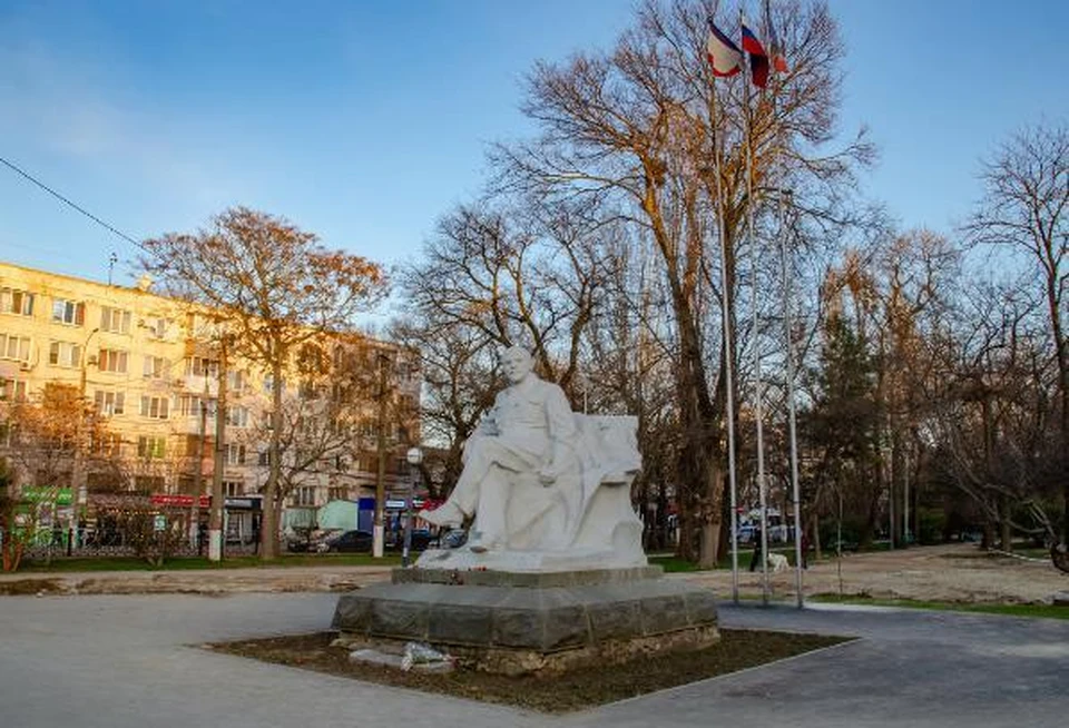 Памятник установили установили в Симферополе в 1961 году