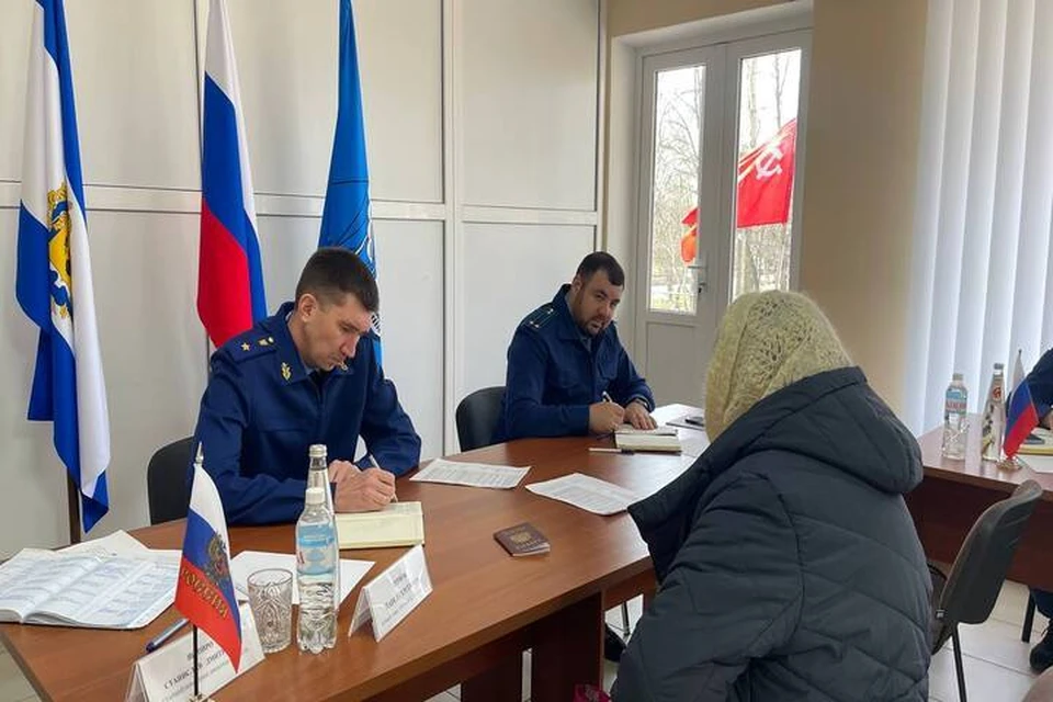 В Виноградово прошел выездной прием граждан работниками прокуратуры. Фото: прокуратура Херсонской области