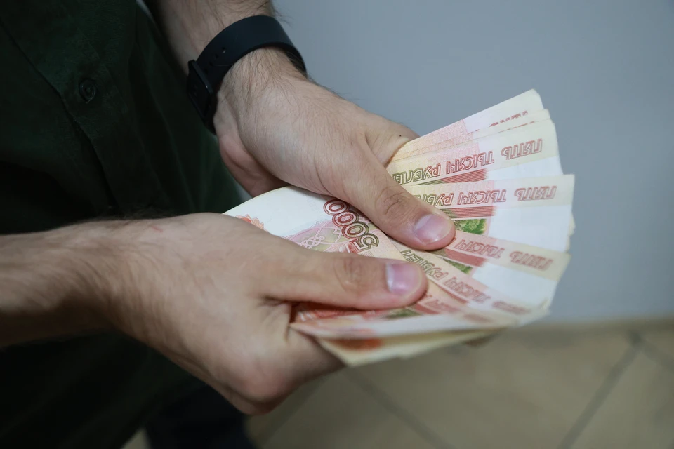Неверов пытался отказаться от работы с неполной нагрузкой и добиться доплаты до МРОТ