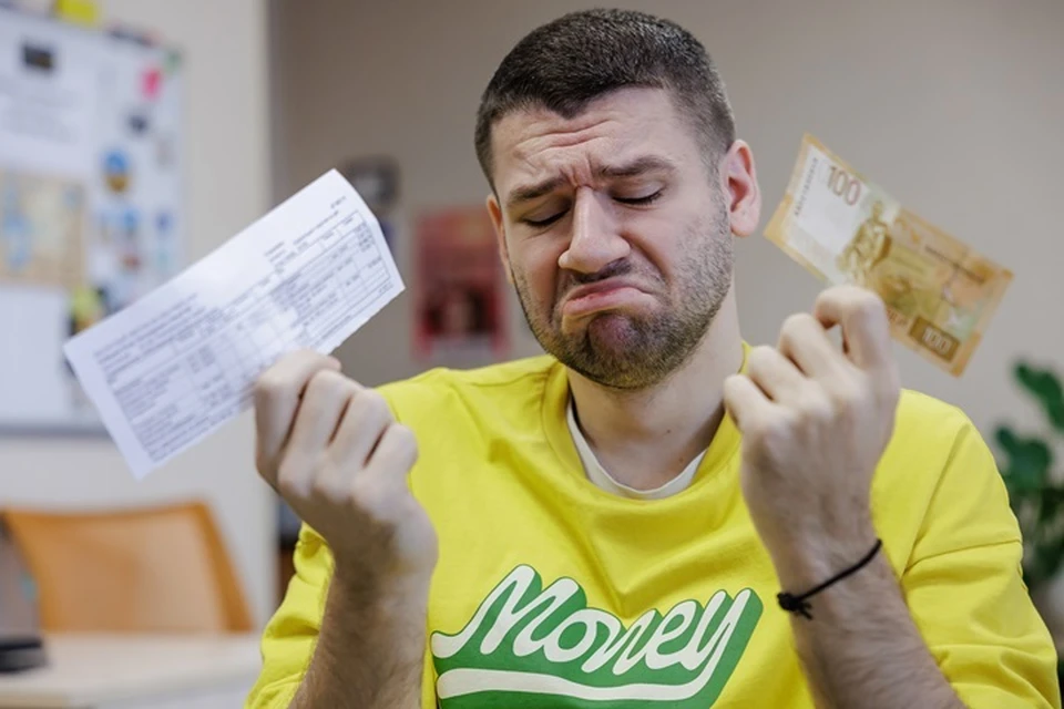 За месяц заработная плата изменилась на 0.6% ‒ с 108 166 в январе до 107 502 рубля в феврале