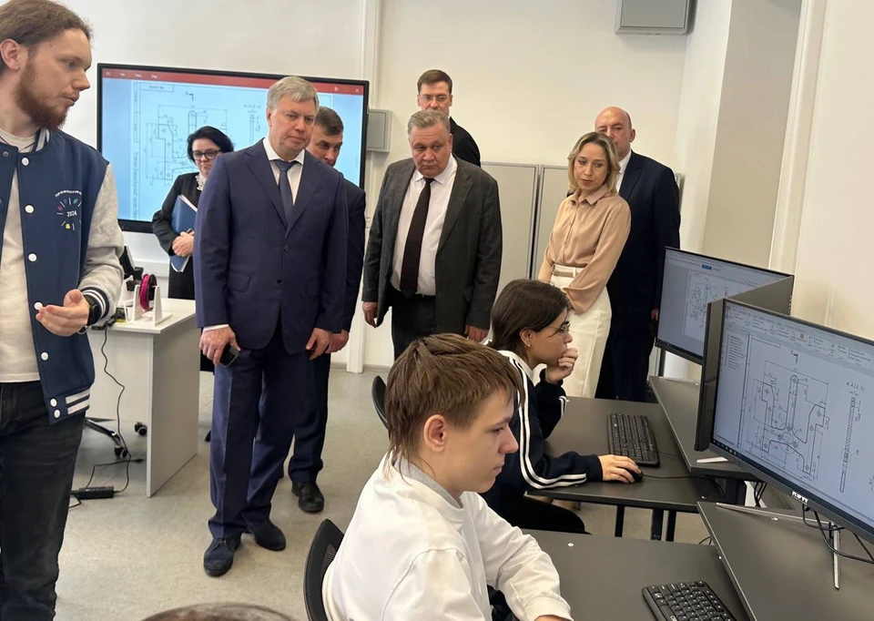 Алексей Русских посетил Димитровградский технический колледж. ФОТО: тг-канал Сергея Сандрюкова