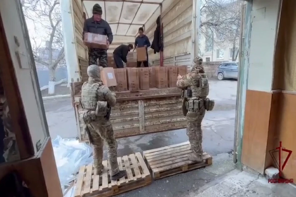 Привезти помощь в регион помогли росгваредйцы - они обеспечили безопасность фуры с гуманитаркой. ФОТО: Росгвардия