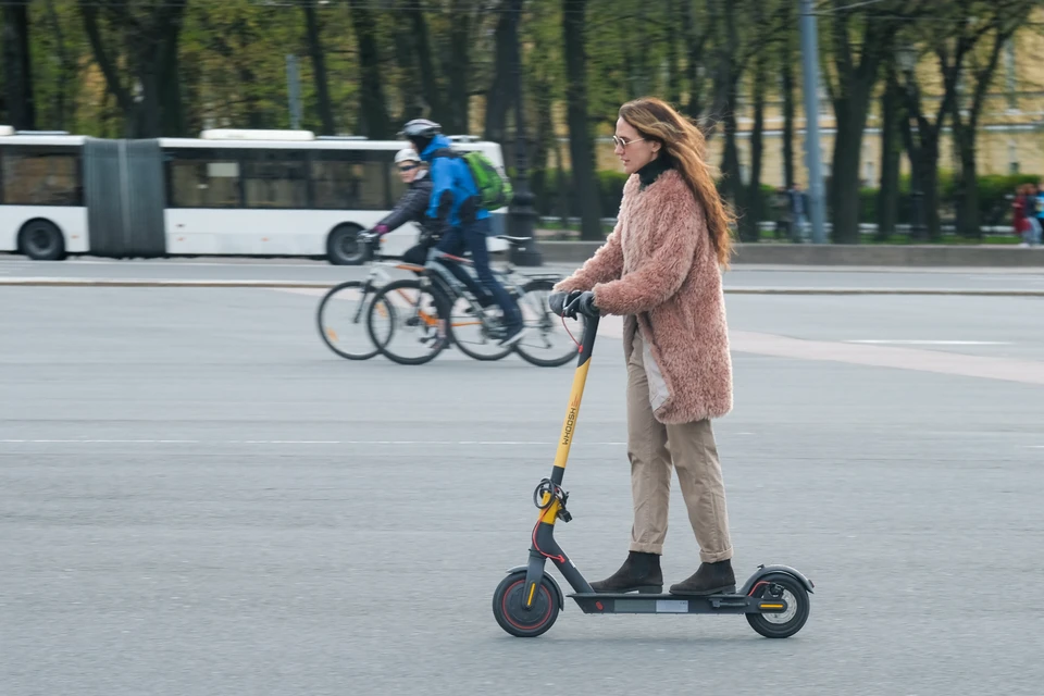 С 8 марта 2025 года в Петербурге стартовал сезон аренды алектросамокатов.