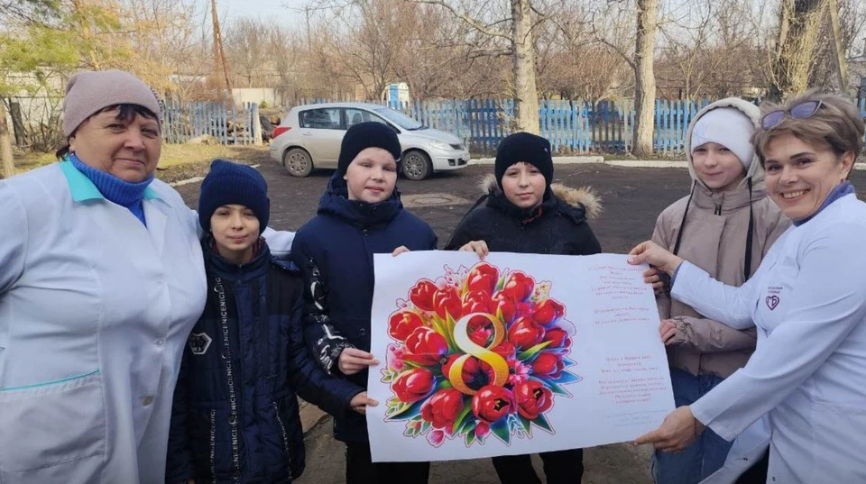Жительниц республики поздравили с 8 марта. Фото - тг-канал "Движения Первых"