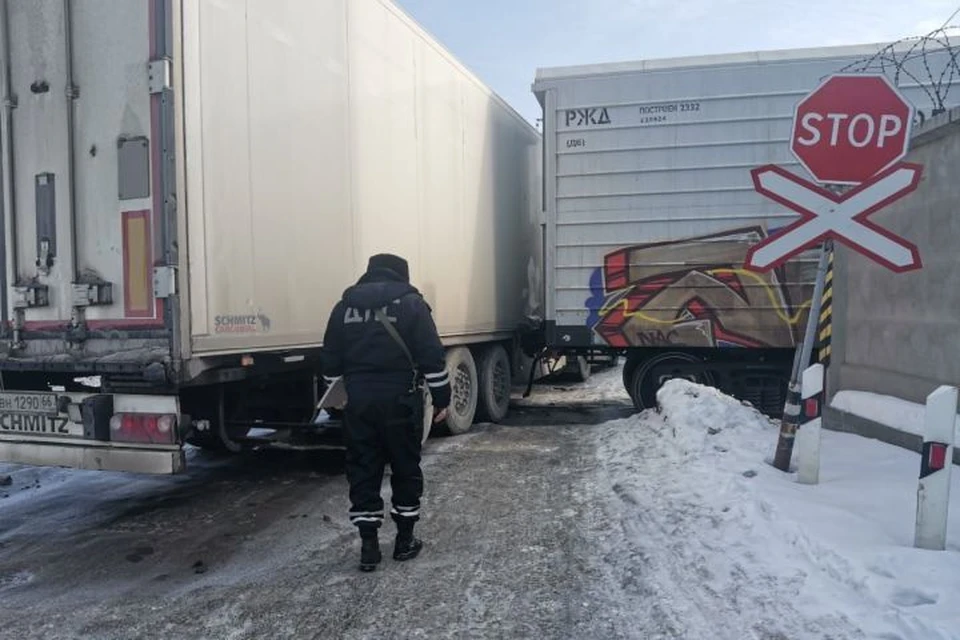 Составителя поезда зажало между тепловозом и фурой Фото: предоставлено В.Н. Горелых
